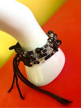 🇨🇦🎁Black & white beaded bracelet pair • black leather • Aboriginal art-inspired